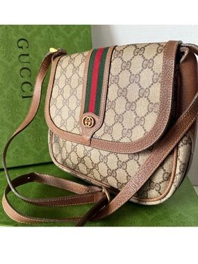 🛑PRICE DROP 🛑Gucci Sherry line  Crossbody Bag with Green and Red Stripe.
